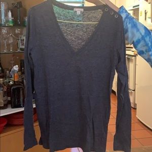Vneck long sleeve shirt